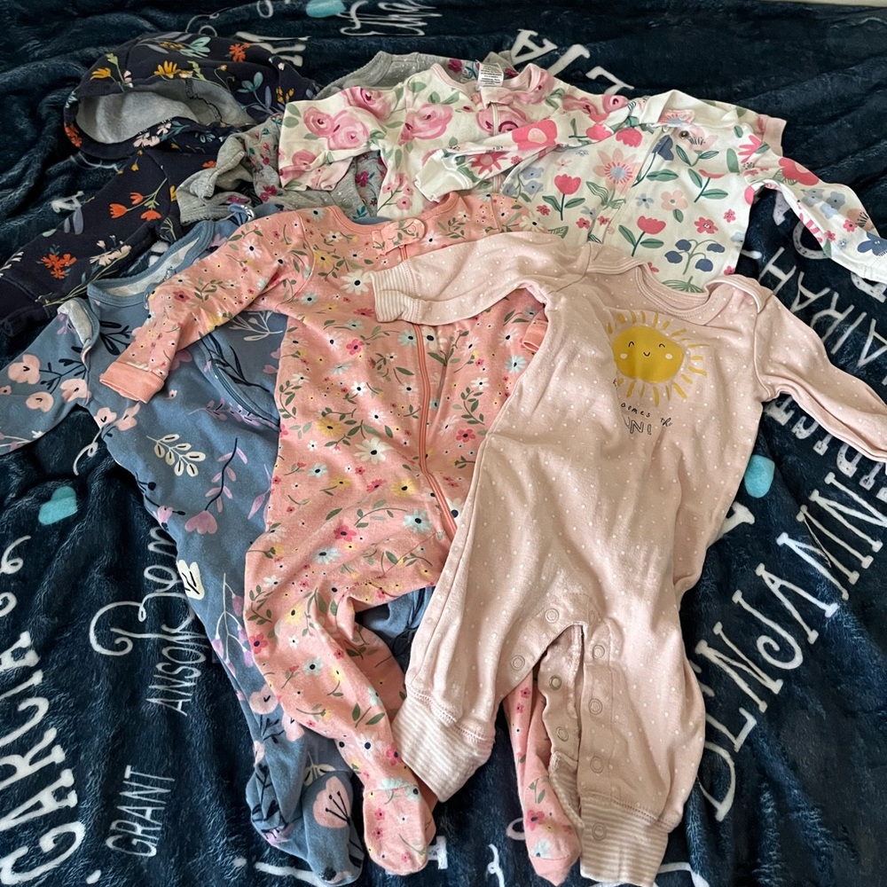 Baby girl 6-9 month 7-piece bundle - Carter’s & Just One You & Gerber’s